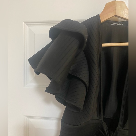 Black peplum top with bow size M - Picture 2 of 9